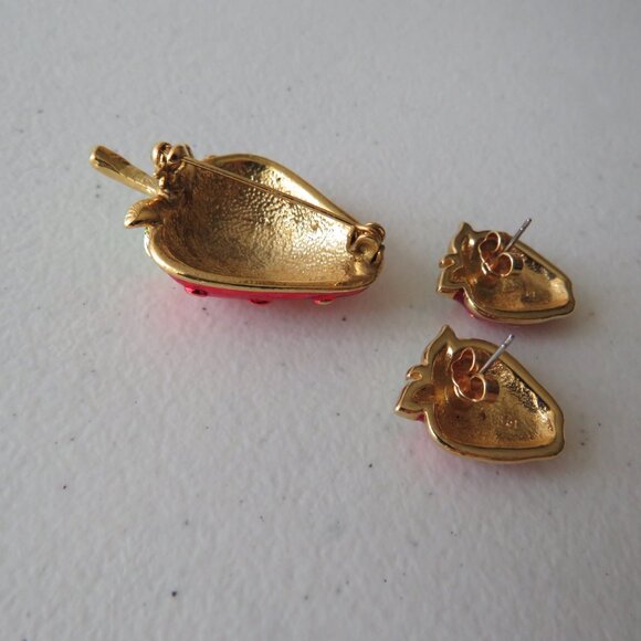 Strawberry Earrings and Brooch Gold Tone Metal Vintage Set - Picture 8 of 10